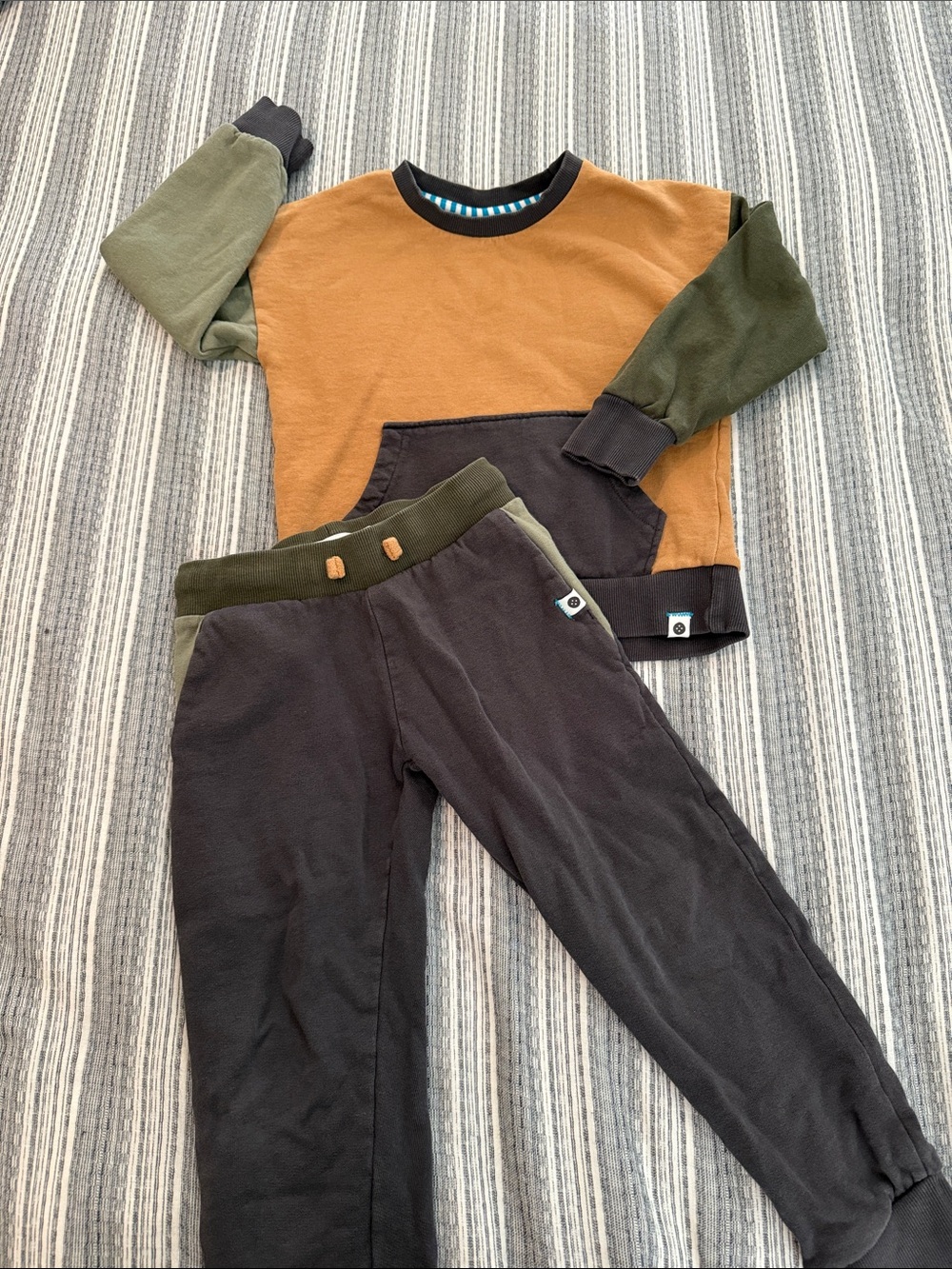 Stains and Stories Sweat Outfit
